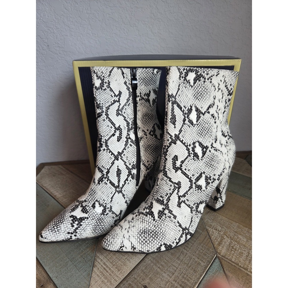 Womens Sz 40 White Faux Snakeskin Color Block Bootie with Box Boot‎ Zip